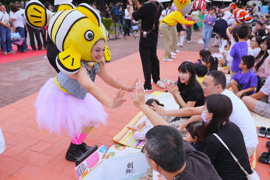 紙風車劇團與民眾同樂_0